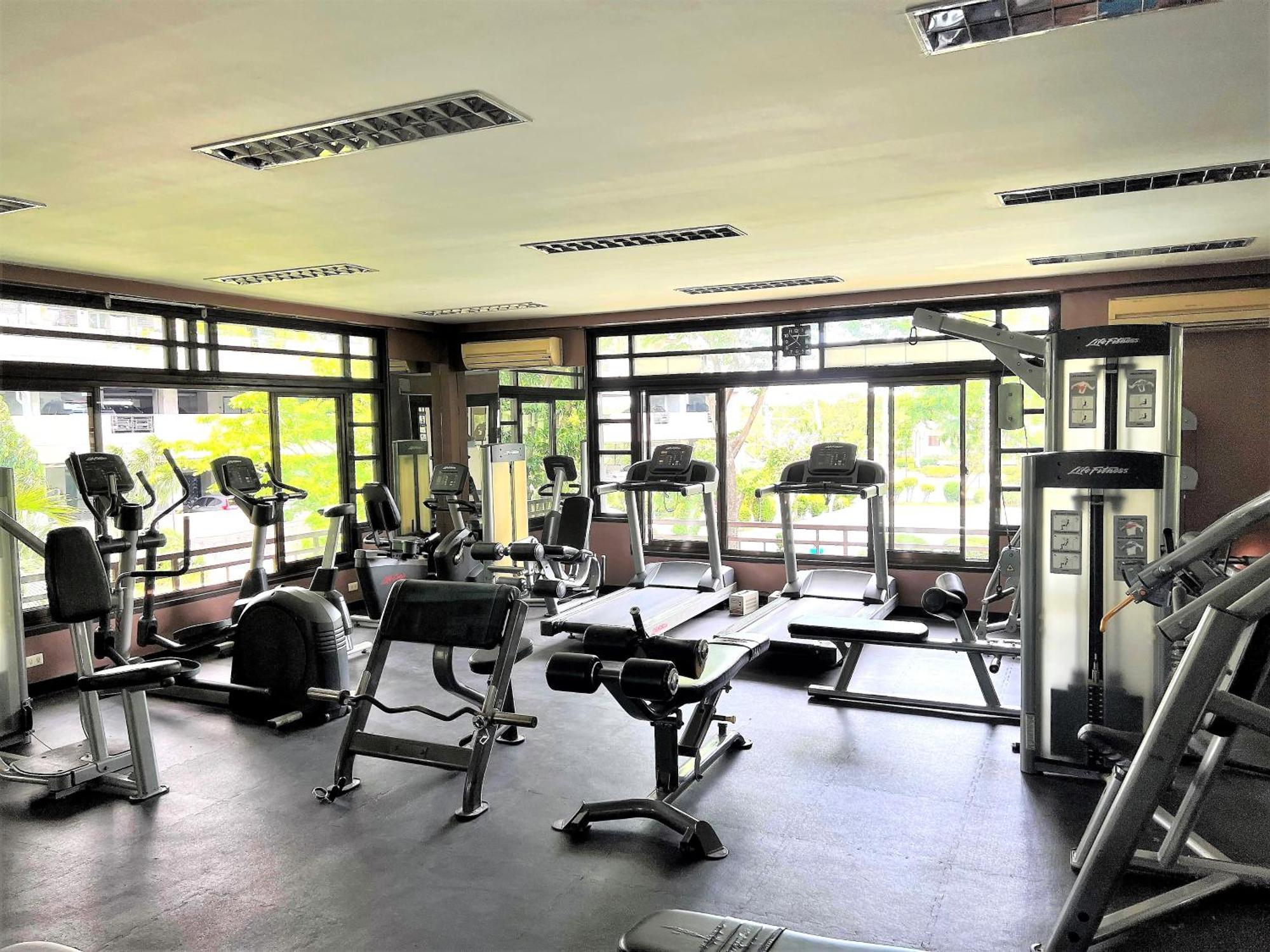 Stunning 2br Apt, 65 Sq M Netflix At Rosewood Pointe Residences Near Bgc * Manila