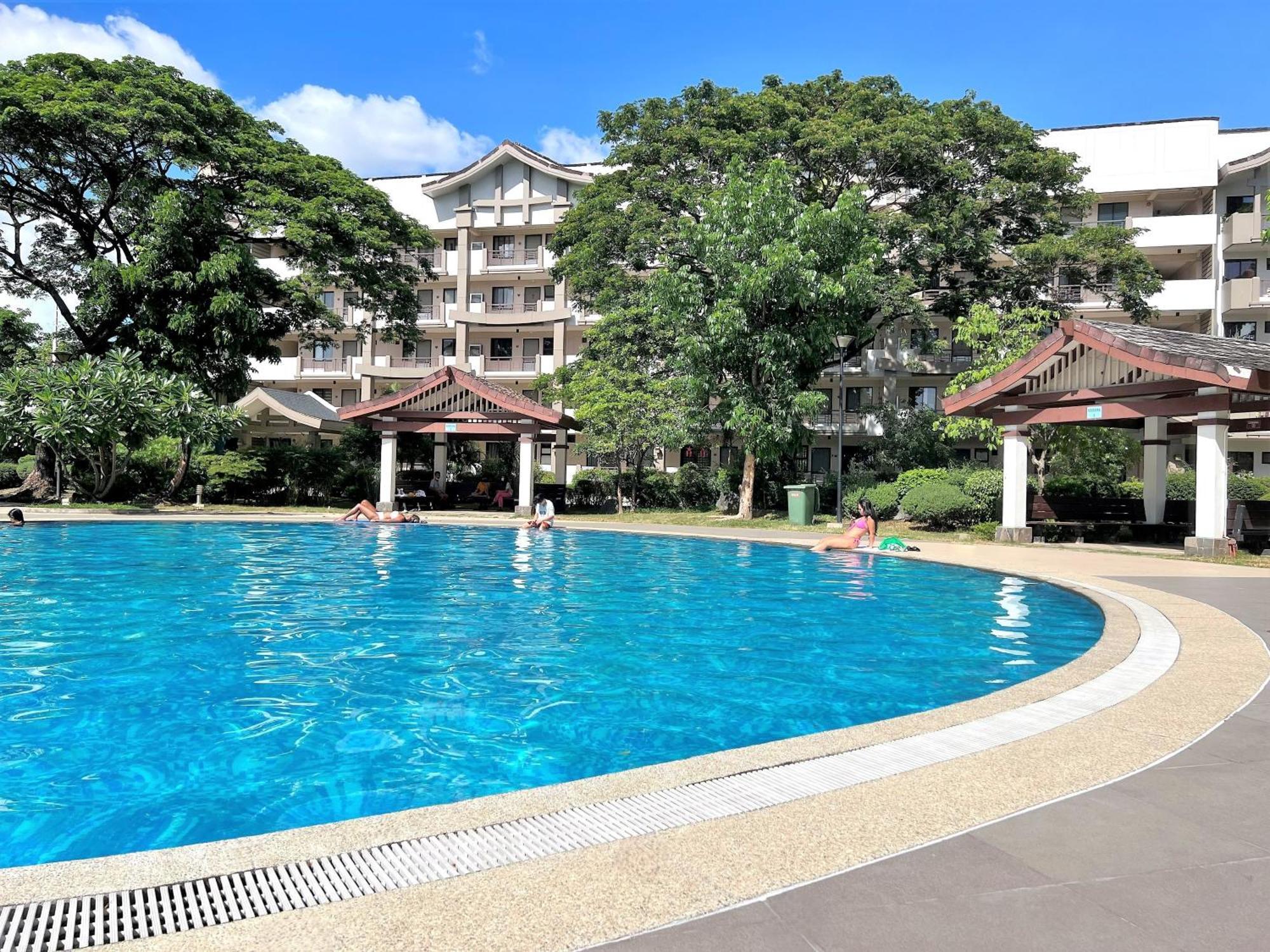 Stunning 2br Apt, 65 Sq M Netflix At Rosewood Pointe Residences Near Bgc *