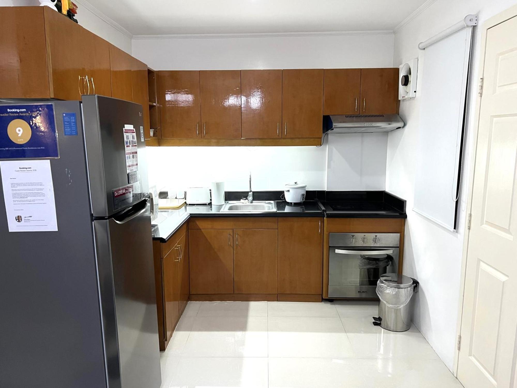 Apartment Stunning 2br Apt, 65 Sq M Netflix At Rosewood Pointe Residences Near Bgc Manila