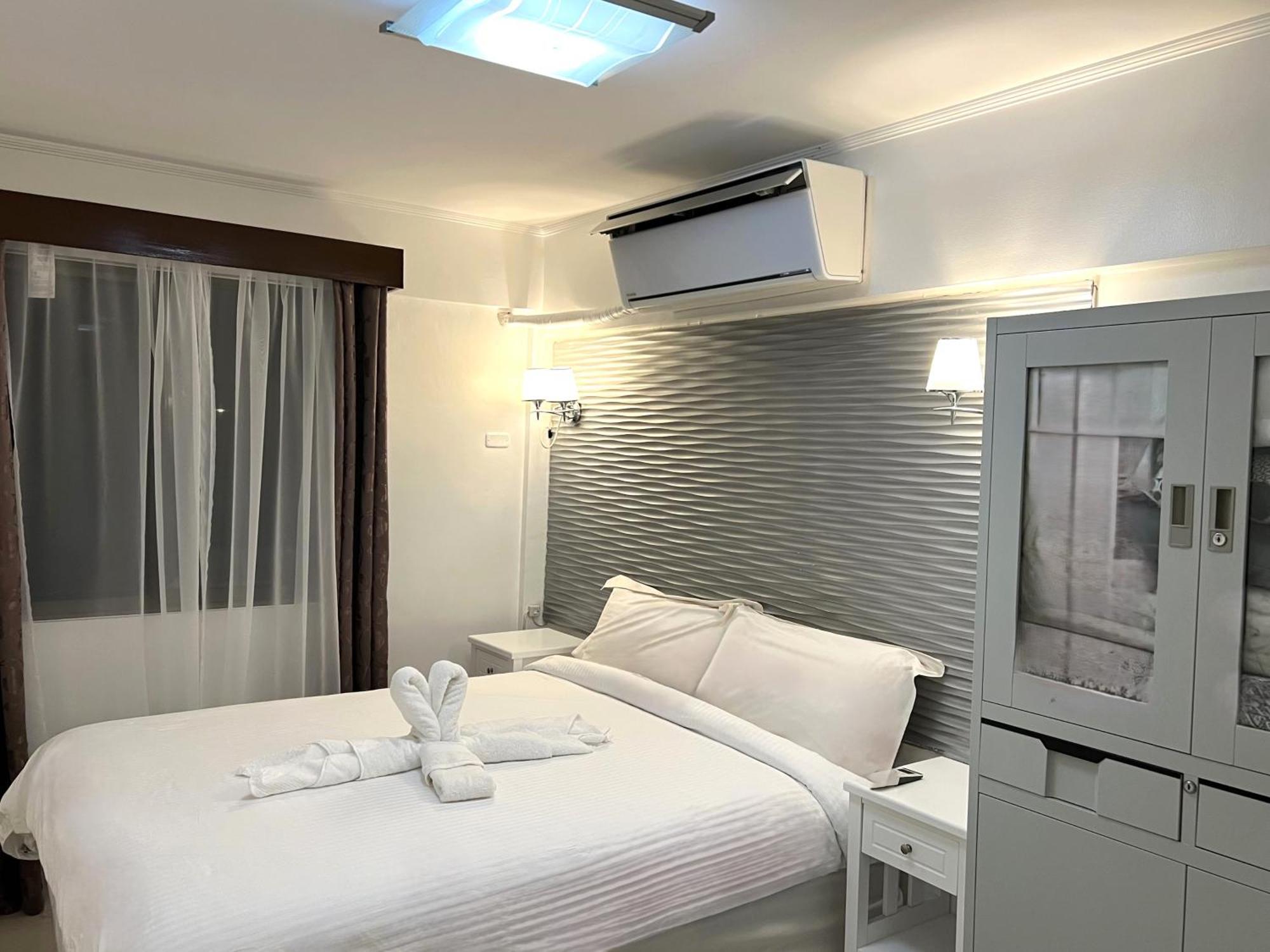 Stunning 2br Apt, 65 Sq M Netflix At Rosewood Pointe Residences Near Bgc *