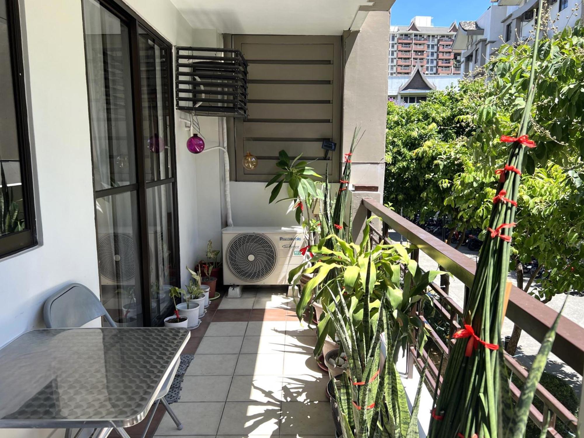 Stunning 2br Apt, 65 Sq M Netflix At Rosewood Pointe Residences Near Bgc Apartment *